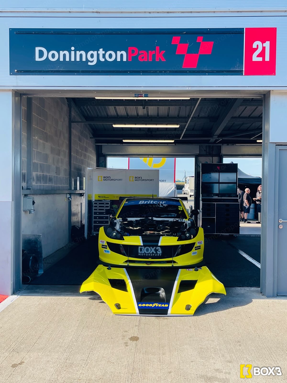 Donington Race Report: Britcar Round 5, Convoy in the Park